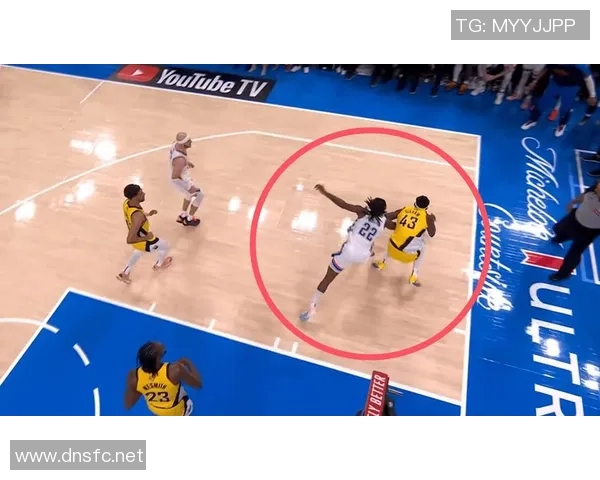 杰伦-威廉姆斯断球反击 上篮打进并加罚 杰伦-威廉姆斯断球反击 上篮打进并加罚