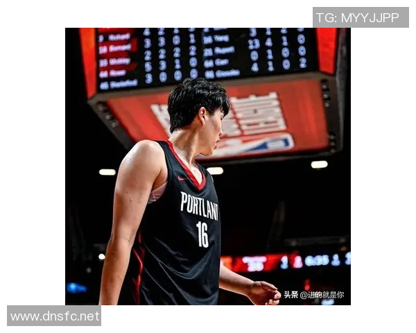 三分手感火热 杨瀚森弧顶出手空心入网