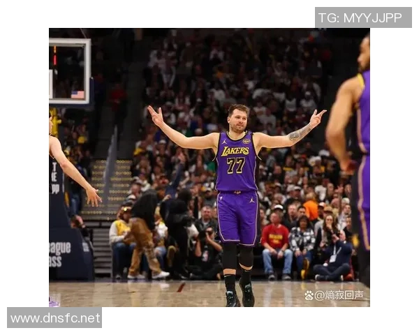 东契奇30+7+6 湖人大胜雷霆