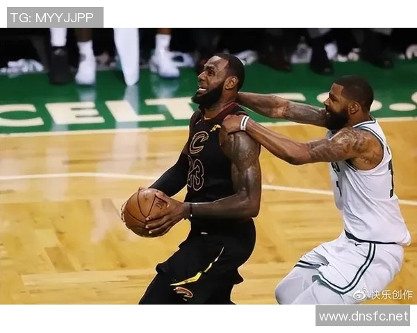 詹姆斯持球单打 转身突破打板上篮得分