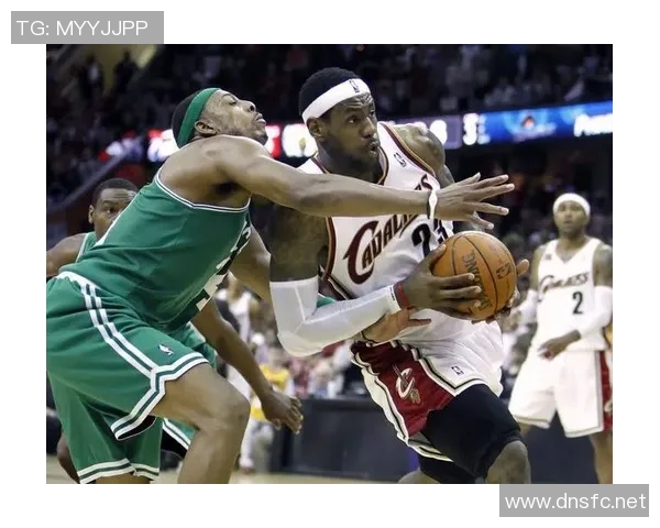 里夫斯反击背传 詹姆斯扛着默里打成2+1