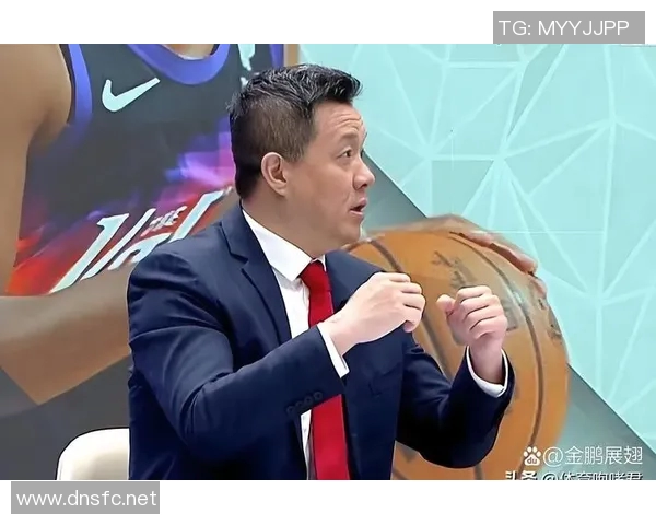 克林根拿下前场篮板后传球!杨健:硬一点啊!干啊!你两米二啊! 克林根拿下前场篮板后传球!杨健:硬一点啊!干啊!你两米二啊!