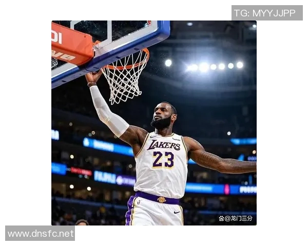 詹姆斯被称历史第一人!他太自律!连在发展联盟训练都不会敷衍! 詹姆斯被称历史第一人!他太自律!连在发展联盟训练都不会敷衍!