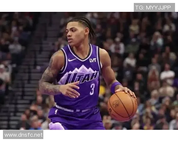 这不是犯规?基昂特-乔治滑倒铲翻杰伦-布朗 裁判没有吹罚 这不是犯规?基昂特-乔治滑倒铲翻杰伦-布朗 裁判没有吹罚