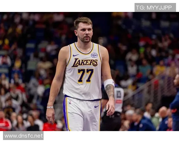 詹姆斯26+4创3纪录,湖人创NBA第1神迹!东契奇29+6,狄龙被驱逐 詹姆斯26+4创3纪录,湖人创NBA第1神迹!东契奇29+6,狄龙被驱逐