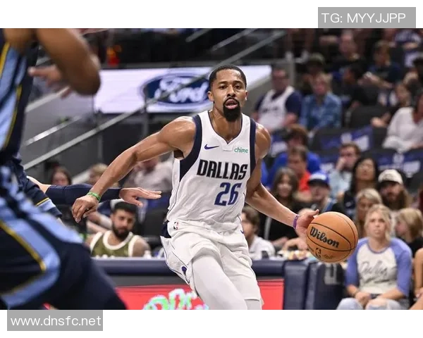 开拓者vs独行侠裁判报告:乐福关键球自己脱手,误判布威犯规 开拓者vs独行侠裁判报告:乐福关键球自己脱手,误判布威犯规