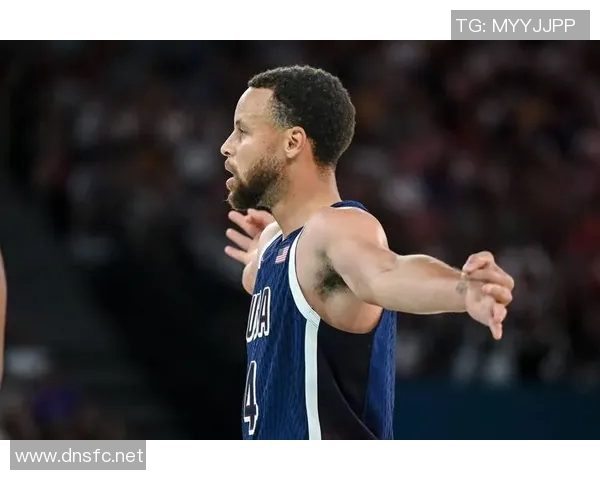 库里近四战场均轰30.8分,三项命中率合计超过180 库里近四战场均轰30.8分,三项命中率合计超过180